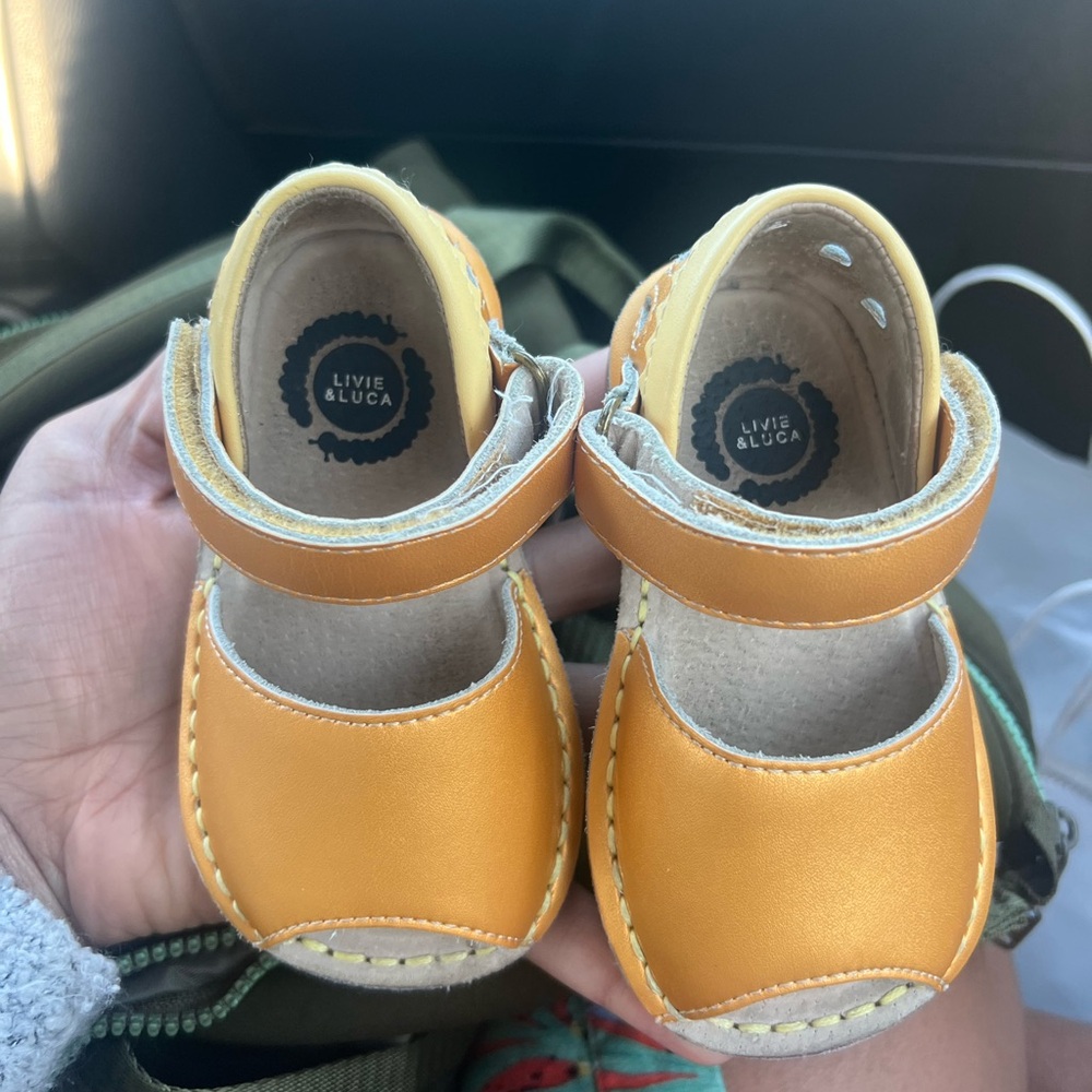Livie and Luca Sz. 5 Toddler Gold yellow Leather Kea Sandals